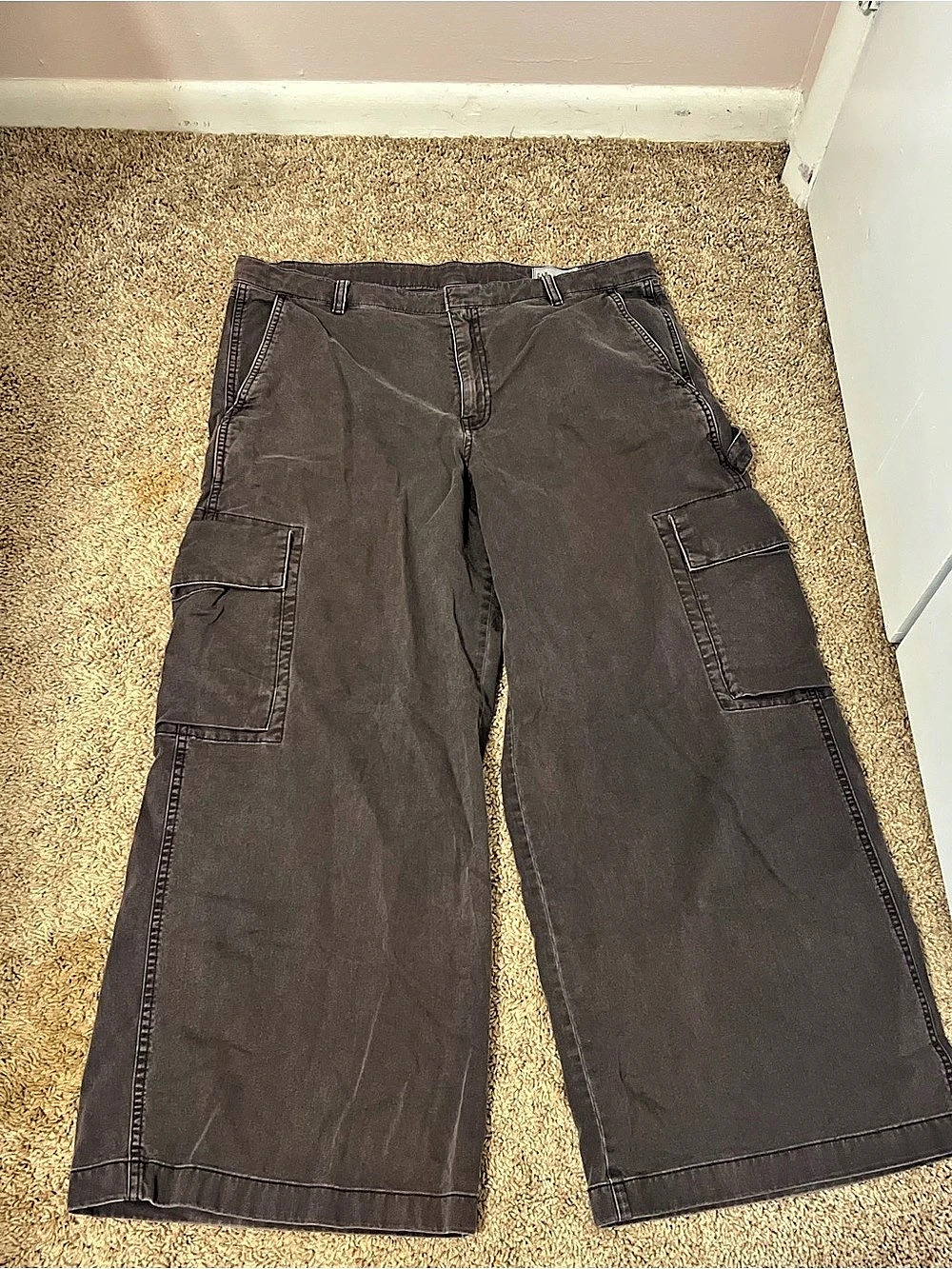 Gap Baggy Cargo Capris in brown Waist 18